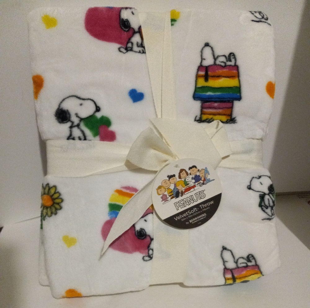 Peanuts Snoopy Easter Comfy Throw 50x70 - Picture 1 of 3
